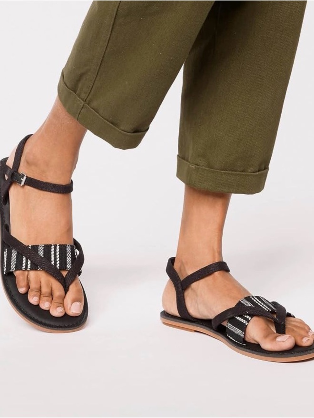 Toms Lexie flat Black Strappy Women’s Sandals with White Stripe Detail
Size 7.5